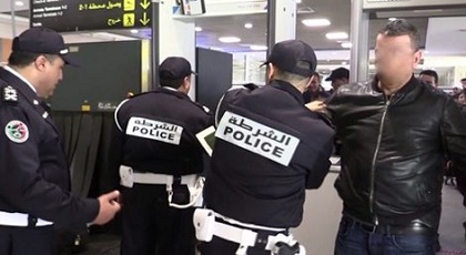 أمن مطار العروي يوقف مهاجرا بحوزته كمية من الحشيش خبأها بعناية في سترته أمن مطار العروي يوقف مهاجرا بحوزته كمية من الحشيش خبأها بعناية في سترته