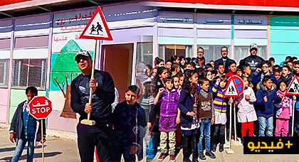 شباب المستقبل تفتتح برنامجها بحملة تحسيسية لفائدة تلاميذ مدرسة أبي فراس الحمداني شباب المستقبل تفتتح برنامجها بحملة تحسيسية لفائدة تلاميذ مدرسة أبي فراس الحمداني