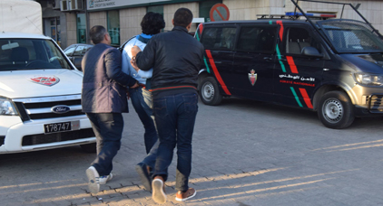 شاهدوا فيديو الإعتقال .. سلطات الناظور تخلي سبيل نشطاء اعتقلوا عقب تفريق احتجاج نظم لتخليد ذكرى حركة 20 فبراير