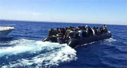 البحرية الملكية تنقذ 71 مرشحا للهجرة السرية كانوا على متن قاربين متجهين إلى اسبانيا البحرية الملكية تنقذ 71 مرشحا للهجرة السرية كانوا على متن قاربين متجهين إلى اسبانيا