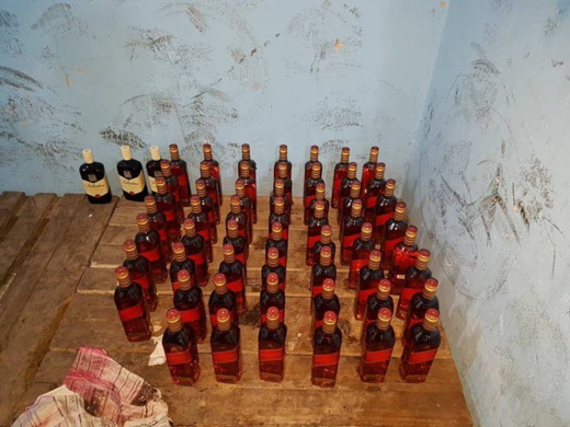 بالصور.. حجز كمية كبيرة من قنينات الويسكي الممتاز بمعبر فرخانة بالصور.. حجز كمية كبيرة من قنينات الويسكي الممتاز بمعبر فرخانة