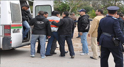 بعد أن دعوا للتظاهر عبر الفايسبوك.. السلطات تعتقل خمسة أشخاص بتارجيست بعد أن دعوا للتظاهر عبر الفايسبوك.. السلطات تعتقل خمسة أشخاص بتارجيست