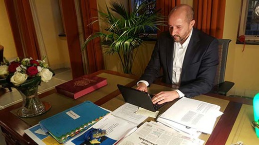 ناظورسيتي في قلب حاضرة "أرنيهم" الهولندية وتنقل عن عمدتها الريفي أحمد مركوش نصيحته لمسؤولي الناظور ناظورسيتي في قلب حاضرة "أرنيهم" الهولندية وتنقل عن عمدتها الريفي أحمد مركوش نصيحته لمسؤولي الناظور