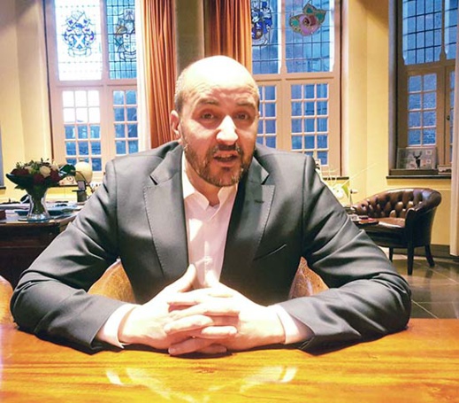 ناظورسيتي في قلب حاضرة "أرنيهم" الهولندية وتنقل عن عمدتها الريفي أحمد مركوش نصيحته لمسؤولي الناظور ناظورسيتي في قلب حاضرة "أرنيهم" الهولندية وتنقل عن عمدتها الريفي أحمد مركوش نصيحته لمسؤولي الناظور