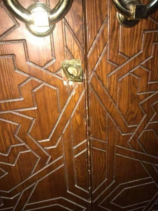 صور.. لصوص ينتهكون حرمة مسجد بالعروي ويسرقون بعض محتوياته صور.. لصوص ينتهكون حرمة مسجد بالعروي ويسرقون بعض محتوياته