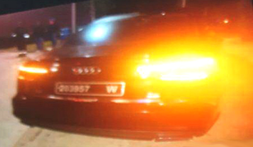 بالصور.. هكذا تحولت سيارة الأمين العام للحركة الشعبية الفاخرة بعد الإعتداء عليه بالطريق السيار بالصور.. هكذا تحولت سيارة الأمين العام للحركة الشعبية الفاخرة بعد الإعتداء عليه بالطريق السيار