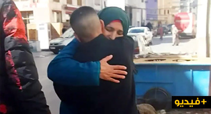 بعدما كادت أن تفقد عقلها.. الحلاق الناظوري إلياس يعيد طفلا لأمه كان على وشك الحريك بعدما كادت أن تفقد عقلها.. الحلاق الناظوري إلياس يعيد طفلا لأمه كان على وشك الحريك