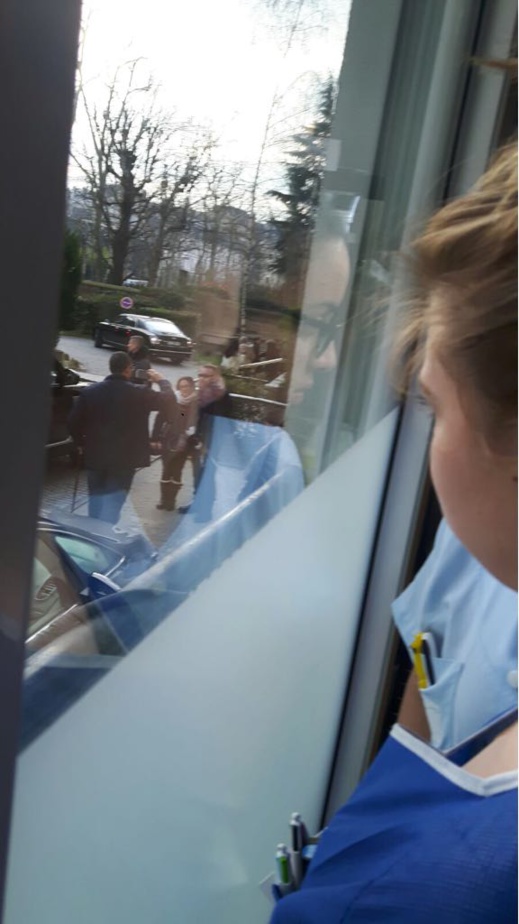 هكذا غادر الملك محمد السادس المستشفى بعد عملية جراحية تكللت بالنجاح هكذا غادر الملك محمد السادس المستشفى بعد عملية جراحية تكللت بالنجاح