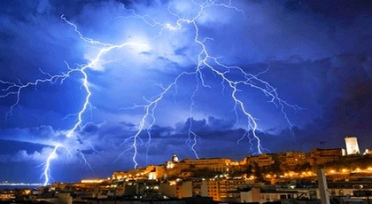 يجب توخي الحذر.. نشرة إنذارية جديدة تتنبأ بأمطار رعدية يومي السبت والأحد بأقاليم الريف والشمال يجب توخي الحذر.. نشرة إنذارية جديدة تتنبأ بأمطار رعدية يومي السبت والأحد بأقاليم الريف والشمال