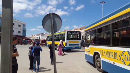 طوبيسات الناظور المهترئة تجعل المواطنين يتساءلون حول من يعرقل مشروع الحافلات الإسبانية