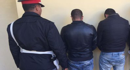 الدرك الملكي يضع حدا لنشاط عصابة إجرامية متخصصة في السطو على منازل المهاجرين بجماعة راس الما الدرك الملكي يضع حدا لنشاط عصابة إجرامية متخصصة في السطو على منازل المهاجرين بجماعة راس الما