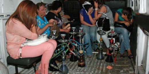 ها شنو دار البوليس في حق مقهى للقصاير والشيشا تفتحات حدا مسجد ها شنو دار البوليس في حق مقهى للقصاير والشيشا تفتحات حدا مسجد