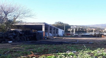 مستشار جماعي يدعو عامل الناظور إلى تنفيذ قرار هدم "مرآبين" مشيدان حديثا وسط طريق عمومية بأزغنغان