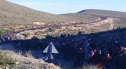 المحتجون يعودون إلى جرادة بعد مسيرة الـ50 كلم وقضاء ليلة في العراء المحتجون يعودون إلى جرادة بعد مسيرة الـ50 كلم وقضاء ليلة في العراء