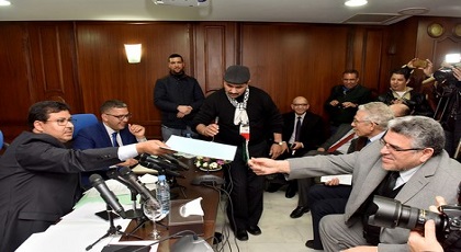 أمازيغ يطالبون بالتحقيق مع "ويحمان" بعد "كشفه" وجود عصابة صهيونية تروم زعزعة استقرار المغرب أمازيغ يطالبون بالتحقيق مع "ويحمان" بعد "كشفه" وجود عصابة صهيونية تروم زعزعة استقرار المغرب