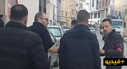 بعد أن حاول الإنتحار.. ساكنة الحي الإداري تتضامن مع مغترب سرقت ممتلكاته وتنظم مسيرة نحو مركز الشرطة