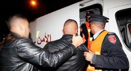 اعتقال عسكري ينتحل صفة الشرطة ويبتز المواطنين بأصفاد اقتناها من شرطية بهذا الثمن اعتقال عسكري ينتحل صفة الشرطة ويبتز المواطنين بأصفاد اقتناها من شرطية بهذا الثمن