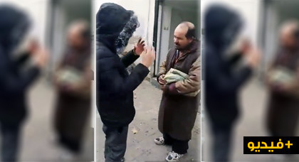 بطالة وتشرد.. هذا ما يعانيه رجلان قادمان من مكناس وسيدي قاسم في أزقة الناظور