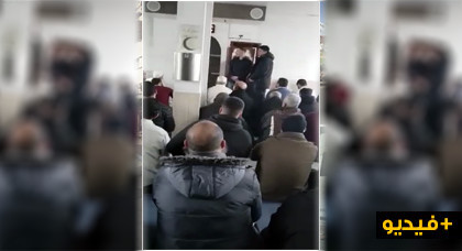 شاب ألماني يعتنق الاسلام بمسجد السلام بدسلدورف الالمانية شاب ألماني يعتنق الاسلام بمسجد السلام بدسلدورف الالمانية