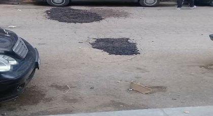 عملية ترقيع مغشوشة لحفر وسط الشارع تثير سخط الناظوريين عبر جدران الفايسبوك عملية ترقيع مغشوشة لحفر وسط الشارع تثير سخط الناظوريين عبر جدران الفايسبوك