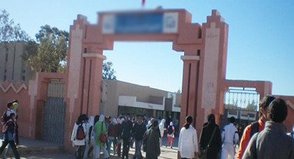 اعتقال تلميذ رمى أستاذة الفلسفة بحجر كبير وتسبب لها في جرح غائر اعتقال تلميذ رمى أستاذة الفلسفة بحجر كبير وتسبب لها في جرح غائر