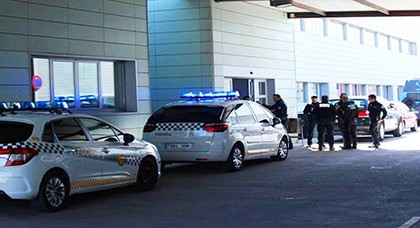 مبحوث عنهم دوليا.. اعتقال مهرب دولي للكوكايين وعضو عصابة للسطو المسلح بمعبر بني أنصار مبحوث عنهم دوليا.. اعتقال مهرب دولي للكوكايين وعضو عصابة للسطو المسلح بمعبر بني أنصار