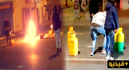 شاهدوا الفيديو.. تفجير قنينات الغاز ورشق أمنيين في احتجاجات ليلية بالداخلة شاهدوا الفيديو.. تفجير قنينات الغاز ورشق أمنيين في احتجاجات ليلية بالداخلة