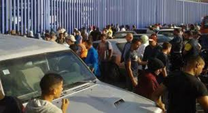 علامن كا يضحكوا هادو.. شرطة مليلية تحمل مسؤولية الإزدحام بمعبر بني أنصار للسلطات المغربية علامن كا يضحكوا هادو.. شرطة مليلية تحمل مسؤولية الإزدحام بمعبر بني أنصار للسلطات المغربية