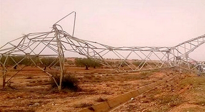 الدريوش.. سقوط لاقط هوائي بسبب الریاح بجماعة إفرني والألطاف الإلهية تحول دون وقوع كارثة