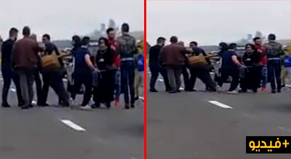 شاهدوا الفيديو.. شجار خطير بالطريق السيار بين مكناس وفاس والقضية فيها البنات شاهدوا الفيديو.. شجار خطير بالطريق السيار بين مكناس وفاس والقضية فيها البنات