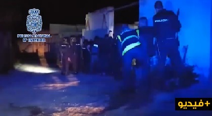 شاهدوا الفيديو.. مواجهة مسلحة بين الشرطة الإسبانية وبارونات مغاربة حول 3 طن من الحشيش شاهدوا الفيديو.. مواجهة مسلحة بين الشرطة الإسبانية وبارونات مغاربة حول 3 طن من الحشيش
