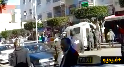 شاهدوا.. هكذا اعتقل المخازنية مهاجرا إفريقيا بطريقة مهينة أغضبت حقوقيي الناظور شاهدوا.. هكذا اعتقل المخازنية مهاجرا إفريقيا بطريقة مهينة أغضبت حقوقيي الناظور