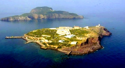 الجيش الإسباني "يتنازل" عن إدارة جزر "اشفارن" المحتلة قرب الناظور لهذا السبب الجيش الإسباني "يتنازل" عن إدارة جزر "اشفارن" المحتلة قرب الناظور لهذا السبب