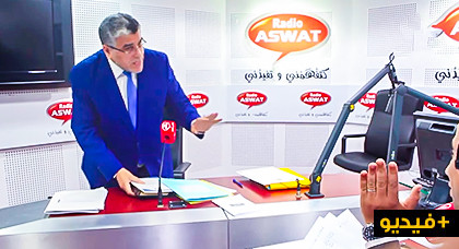 فضيحة.. شاهد وزير حقوق الانسان يغادر بلاطو إذاعة "أصوات" رافضا الإجابة عن أسئلة منشط إذاعي فضيحة.. شاهد وزير حقوق الانسان يغادر بلاطو إذاعة "أصوات" رافضا الإجابة عن أسئلة منشط إذاعي