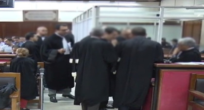 انسحاب القاضي الطرشي نتيجة وقوع مشادة كلامية بينه وبين هيئة الدفاع عن معتقلي حراك الريف انسحاب القاضي الطرشي نتيجة وقوع مشادة كلامية بينه وبين هيئة الدفاع عن معتقلي حراك الريف