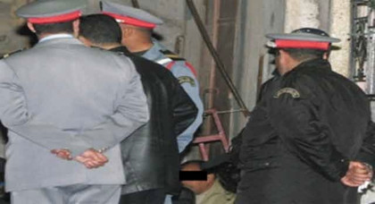 الحكم بالسجن على دركي سهل هروب بارون مخدرات من الدريوش محكوم ب 10 سنوات سجنا الحكم بالسجن على دركي سهل هروب بارون مخدرات من الدريوش محكوم ب 10 سنوات سجنا