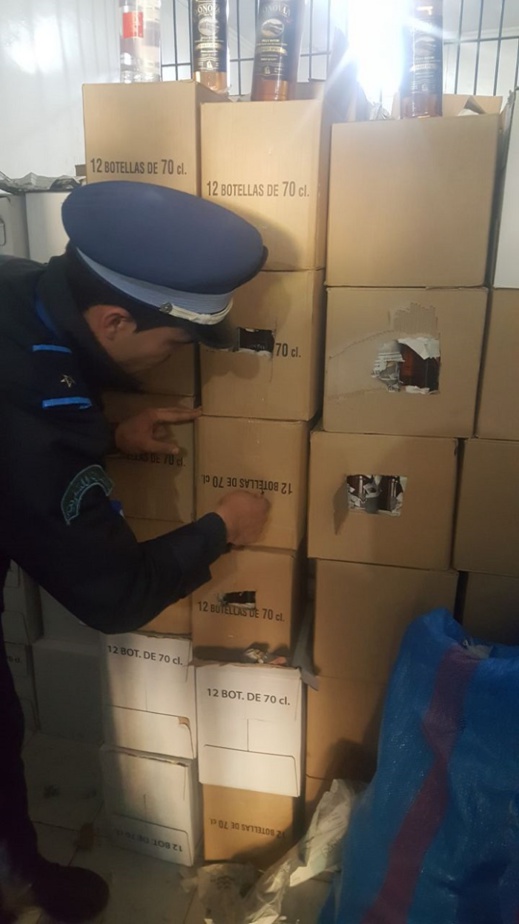 جمارك بني انصار تحبط عملية تهريب مرشح في الانتخابات البرلمانية لـ 1200 قنينة ويسكي جمارك بني انصار تحبط عملية تهريب مرشح في الانتخابات البرلمانية لـ 1200 قنينة ويسكي