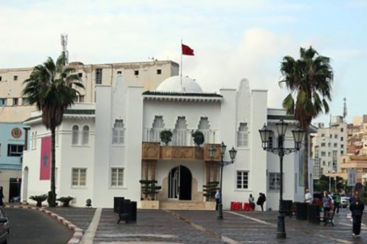 الناظور بين الماضي والحاضر.. هكذا كانت الساحة المحيطة بقصر البلدية وهذا مصيرها بعد زحف الاسمنت الناظور بين الماضي والحاضر.. هكذا كانت الساحة المحيطة بقصر البلدية وهذا مصيرها بعد زحف الاسمنت