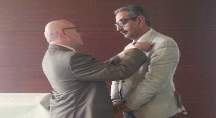 الناظوري "محمد عواج" يوشح بوسام الأكاديمي لدى وزارة "التعليم" بالجمهورية الفرنسية الناظوري "محمد عواج" يوشح بوسام الأكاديمي لدى وزارة "التعليم" بالجمهورية الفرنسية