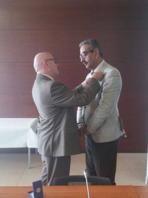 الناظوري "محمد عواج" يوشح بوسام الأكاديمي لدى وزارة "التعليم" بالجمهورية الفرنسية الناظوري "محمد عواج" يوشح بوسام الأكاديمي لدى وزارة "التعليم" بالجمهورية الفرنسية