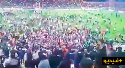 شاهدوا كيف اجتاحت الجماهير الملعب ببركان بعد تأهل تاريخي شاهدوا كيف اجتاحت الجماهير الملعب ببركان بعد تأهل تاريخي