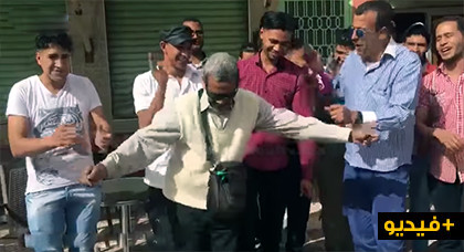 صاحب أغنية "حتى لقيت لي تبغيني" قمع صحفي طلب منو يشوف الأم والزوجة ديالو بحجة أنه محافظ