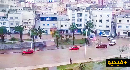 شاهدوا... تساقطات مطرية قوية تحول مدينة الناظور الى بركة مائية ضخمة شاهدوا... تساقطات مطرية قوية تحول مدينة الناظور الى بركة مائية ضخمة
