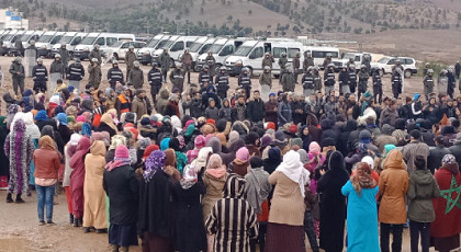 جرادة: 19 ألف امرأة بلا دخل و500 عاملة في "الساندريات" من شروق الشمس إلى الغروب جرادة: 19 ألف امرأة بلا دخل و500 عاملة في "الساندريات" من شروق الشمس إلى الغروب