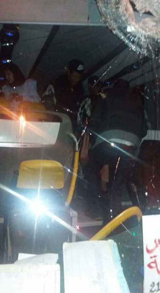 خطير.. حافلة تقل عائلات معتقلي حراك الحسيمة قادمة من الدار البيضاء تتعرض ل"هجوم" بالطريق السيار