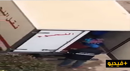في عز حملة "خليه يريب".. شركة "الحليب" تستعين بشاحنة البلدية لنقل اللحوم لتوزيع منتوجها في عز حملة "خليه يريب".. شركة "الحليب" تستعين بشاحنة البلدية لنقل اللحوم لتوزيع منتوجها