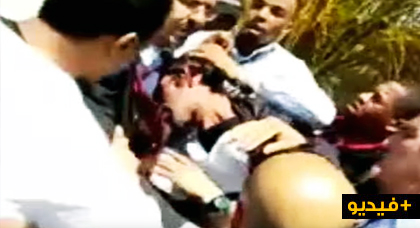 فيديو بين المصلين.. لحظة القبض على الشخص الذي هاجم إمام مسجد حسان بسيف فيديو بين المصلين.. لحظة القبض على الشخص الذي هاجم إمام مسجد حسان بسيف
