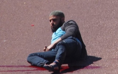 مثير.. هذا آخر ما قام به "الملتحي" الذي طعن ثلاثة أشخاص بهولندا قبل تنفيذ العملية مثير.. هذا آخر ما قام به "الملتحي" الذي طعن ثلاثة أشخاص بهولندا قبل تنفيذ العملية