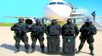 الحموشي يحدث فرقة أمنية خاصة بمطار العروي تفاديا لتهديدات إرهابية الحموشي يحدث فرقة أمنية خاصة بمطار العروي تفاديا لتهديدات إرهابية