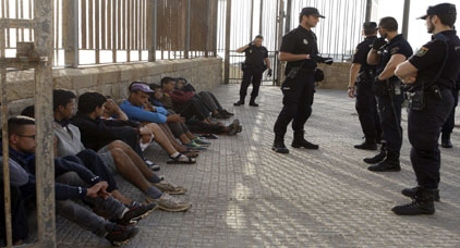 ارقام صادمة.. فشل سلطات مليلية في احتواء هجرة الاطفال من الناظور يربك حسابات حكومة إمبروضا